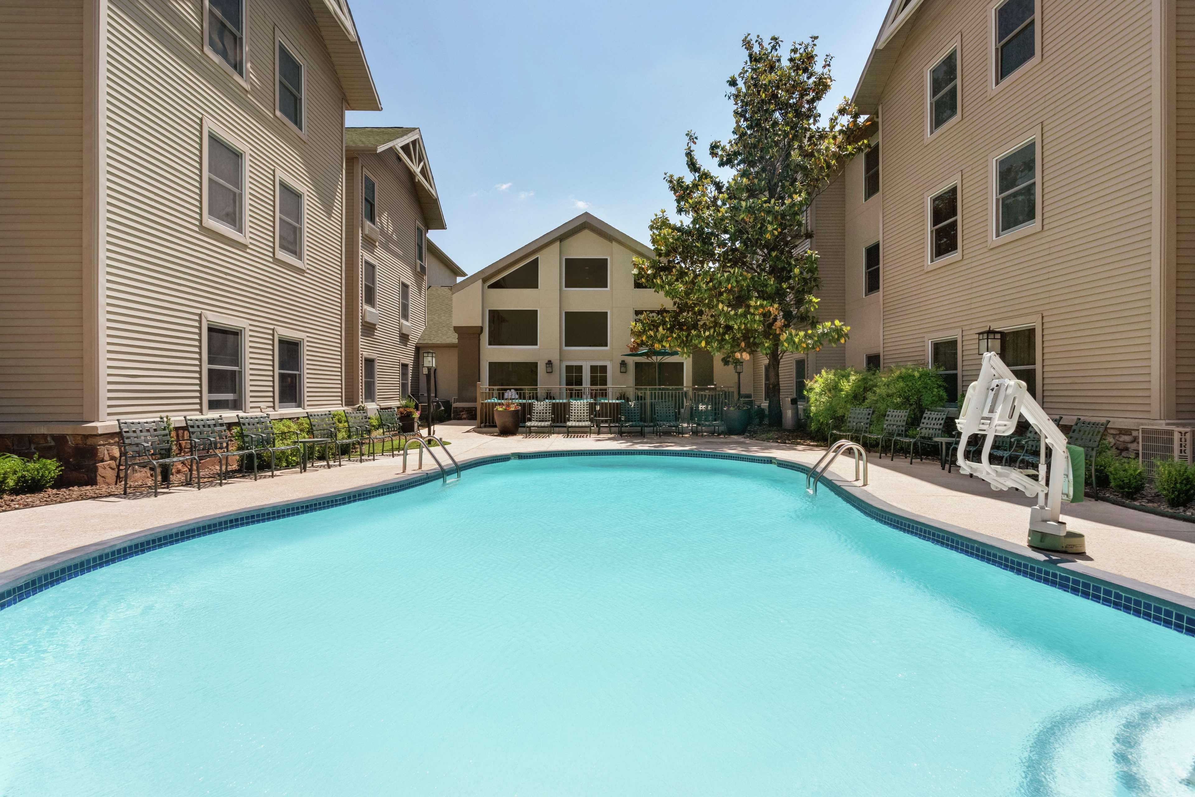 Hampton Inn And Suites Springdale Exterior photo