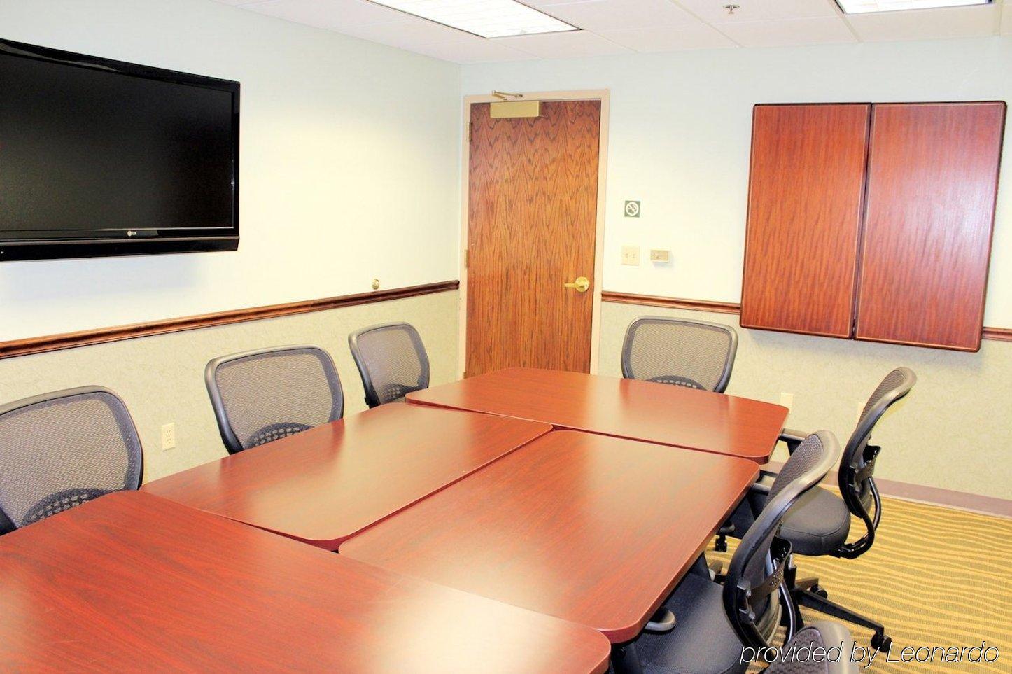 Hampton Inn And Suites Springdale Business photo