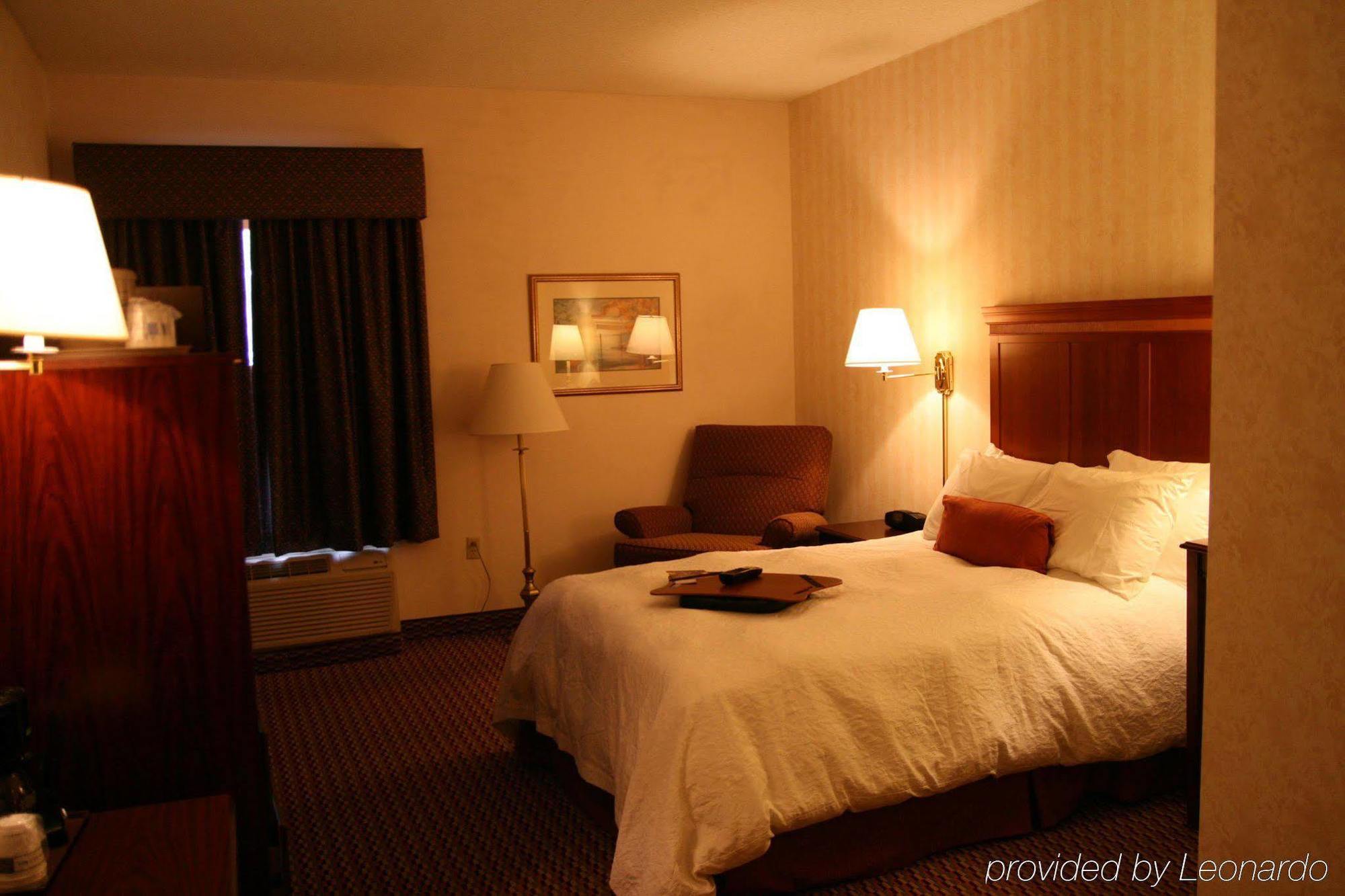 Hampton Inn And Suites Springdale Room photo